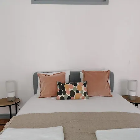 Stunning With Yard In Alfama Lisboa