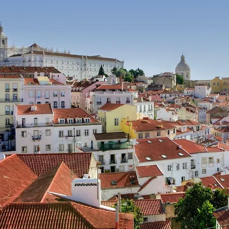 Stunning With Yard In Alfama Apartman Lisboa