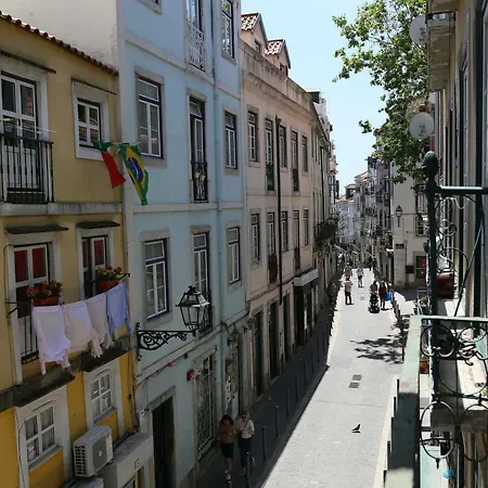 Apartman Stunning With Yard In Alfama *